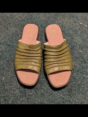 Munro Olive Green Ruched Leather Slide Mules